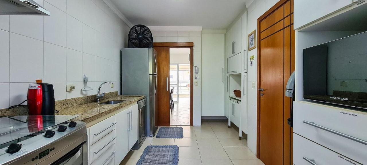 Apto Com Garagem E Lavanderia Em Frente A *
