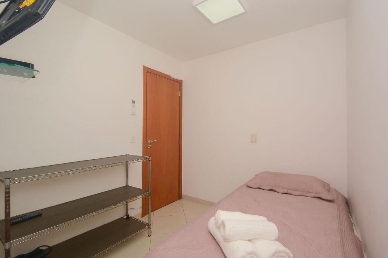 Apartamento Apto Com Garagem E Lavanderia Em Frente A *