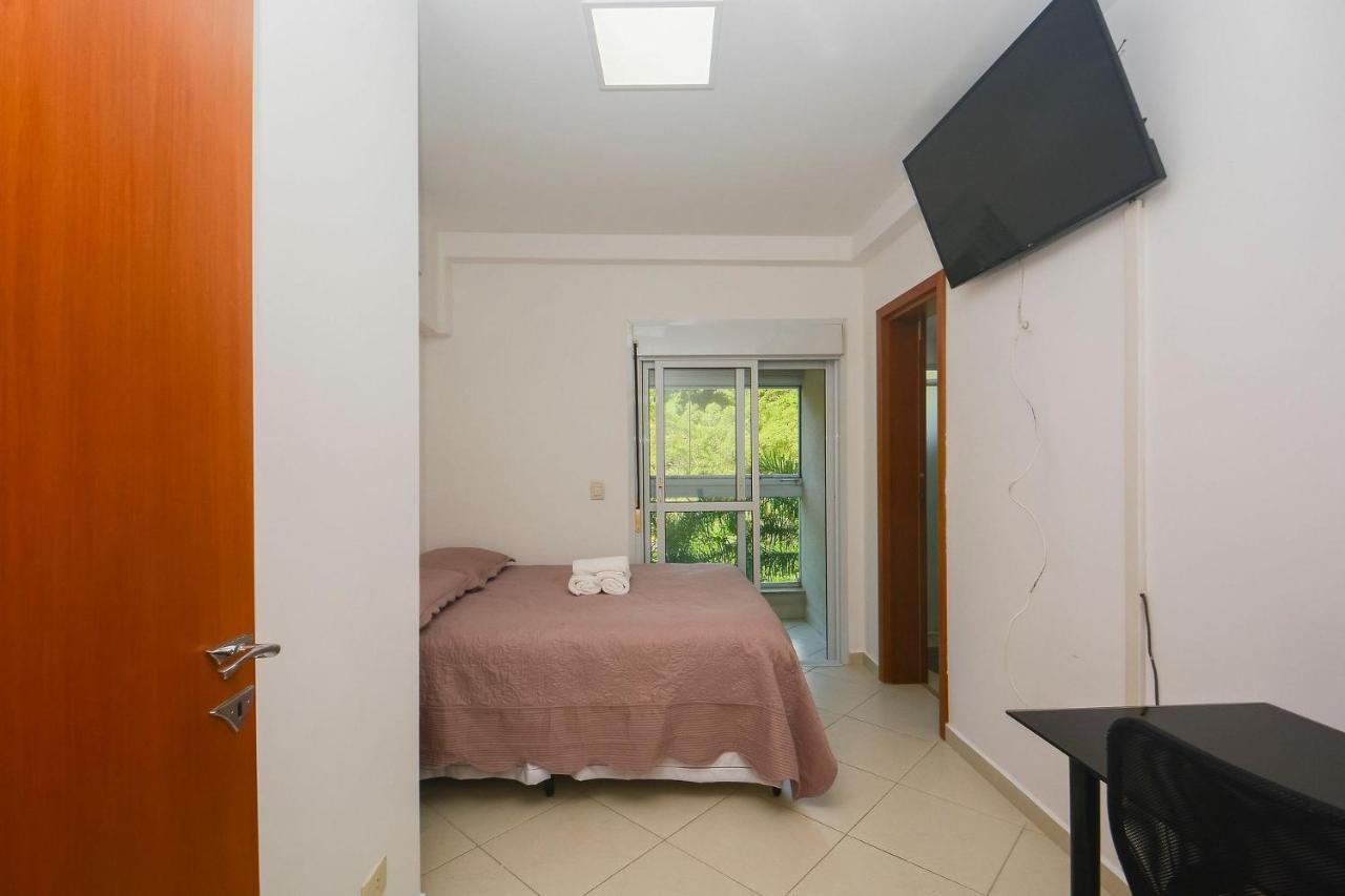 Apto Com Garagem E Lavanderia Em Frente A